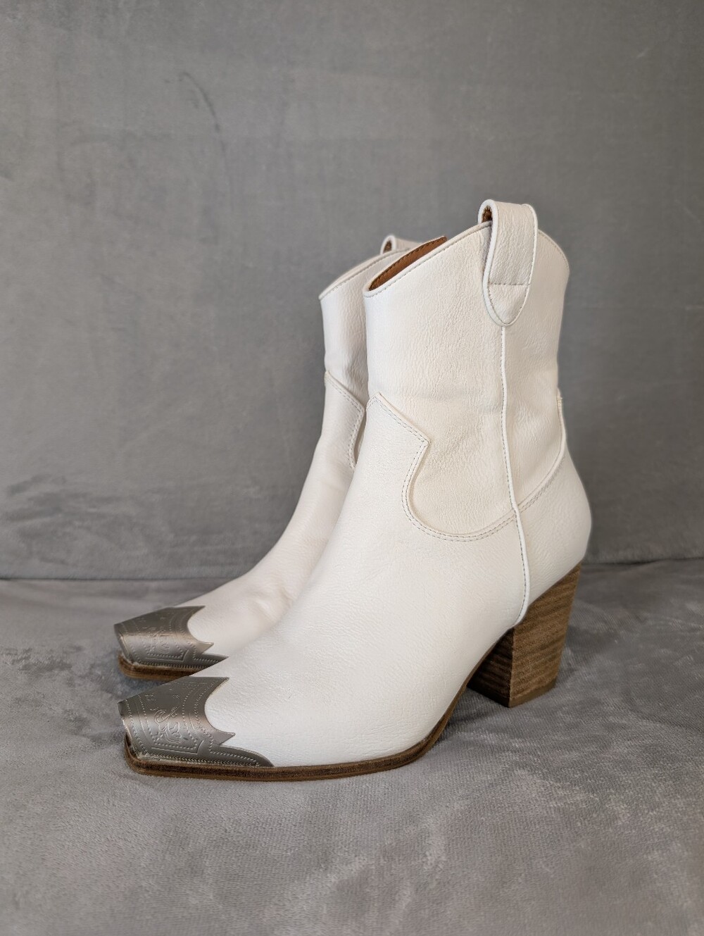 Beast Fashion Dakota White Boots Women's 6 Silver Capped Toe Western Cowgirl